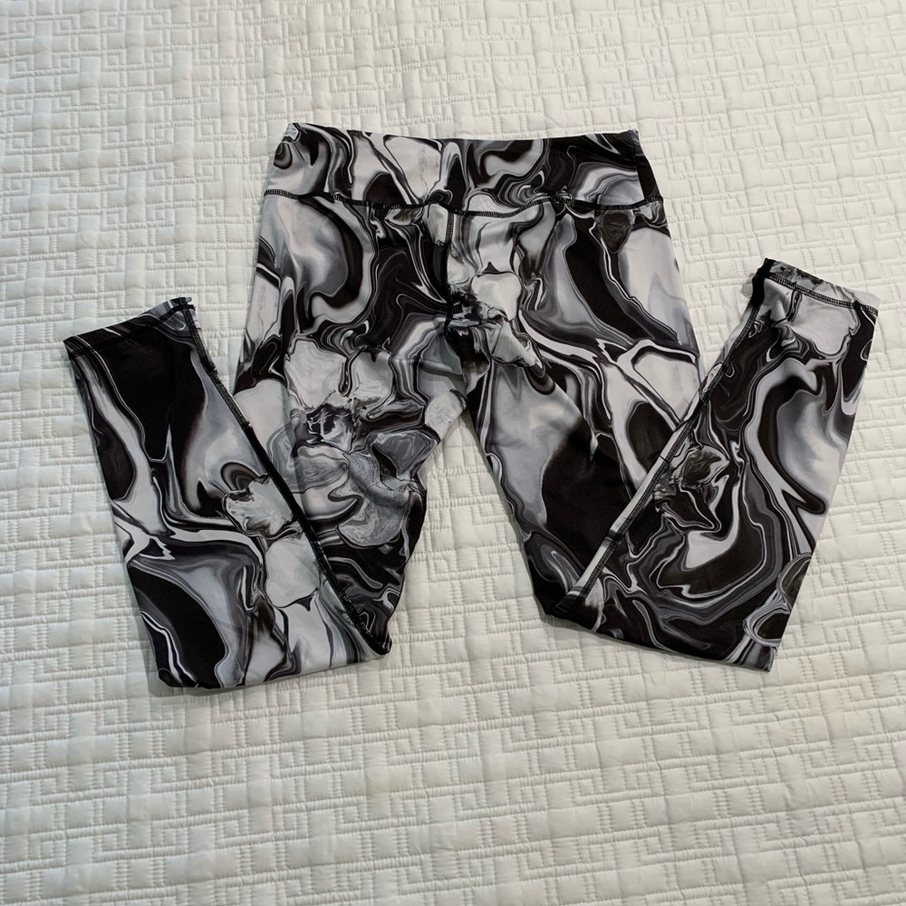 Fun Print leggings! By Gaiam - Picture 4 of 5